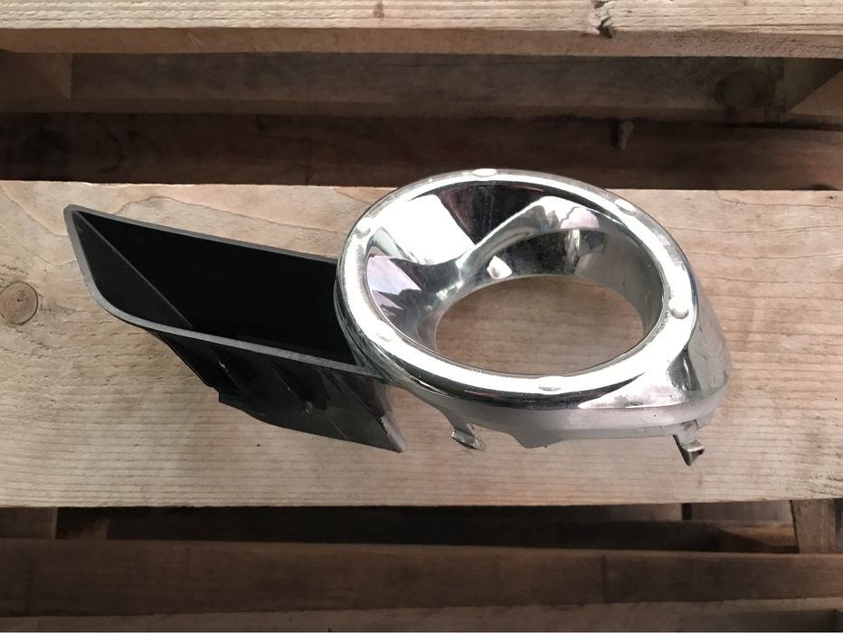 Накладка протитуманної фари, ліва Toyota Highlander II XU40