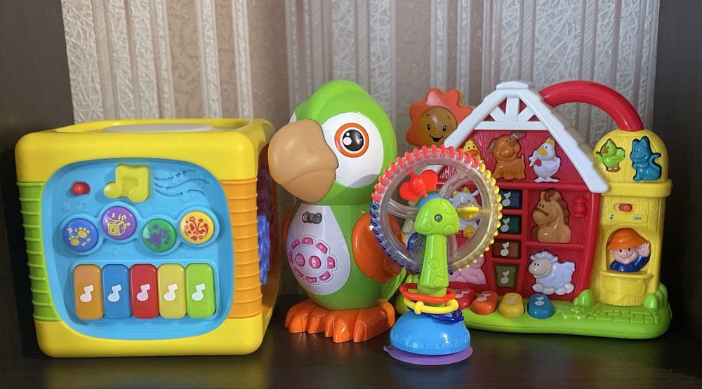Лот іграшок для діток