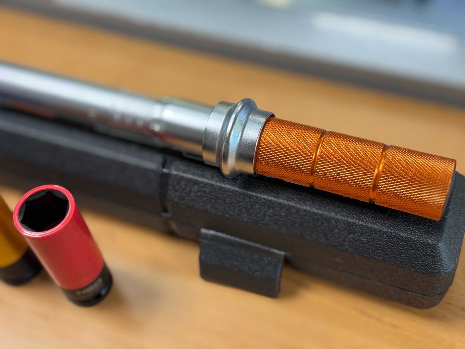 !NOWY!  Klucz dynamometryczny Neo Tools z nasadkami