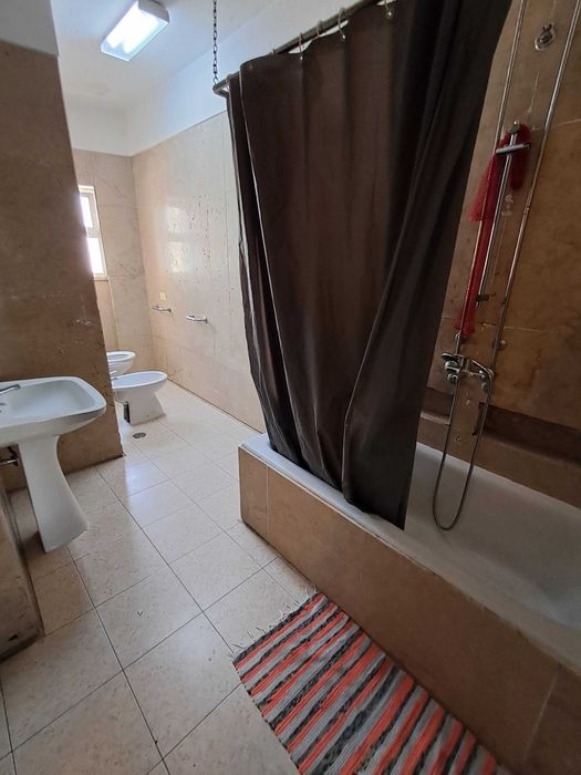 Quartos bons com terraços. Na Graça. Lisboa. Entrada imediata.