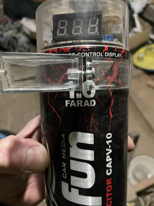 Конденсатор на 1.0 фарад до підсилювача