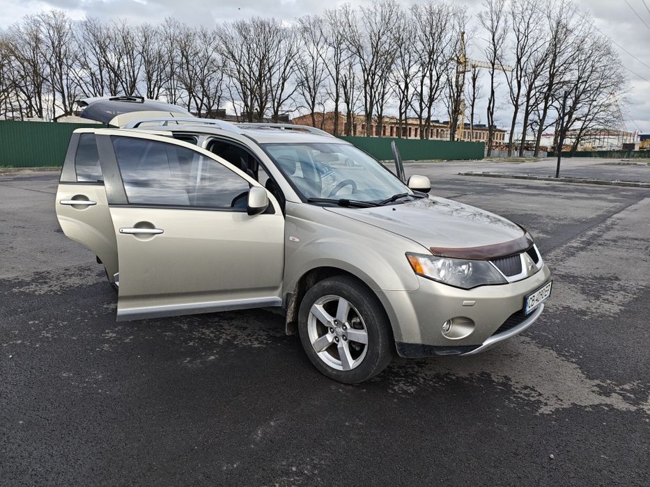 Mitsubishi Outlander XL
