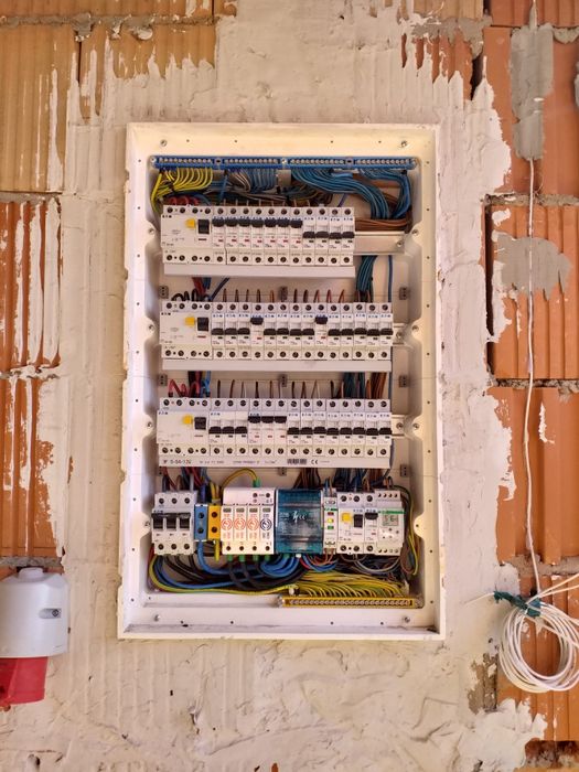 Instalacje elektryczne, przyłącza budynków elektryk