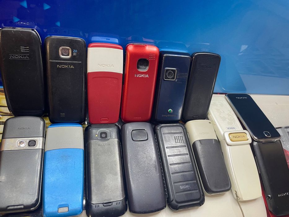 Продам телефони, повністю робочі! Для дзвінків і смс!