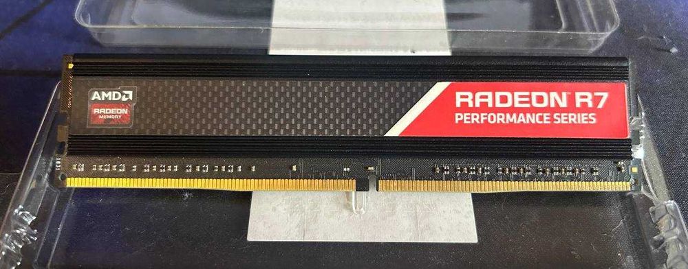 Оперативна пам'ять DDR4 4GB 2400 MHz AMD (R744G2400U1S-U)