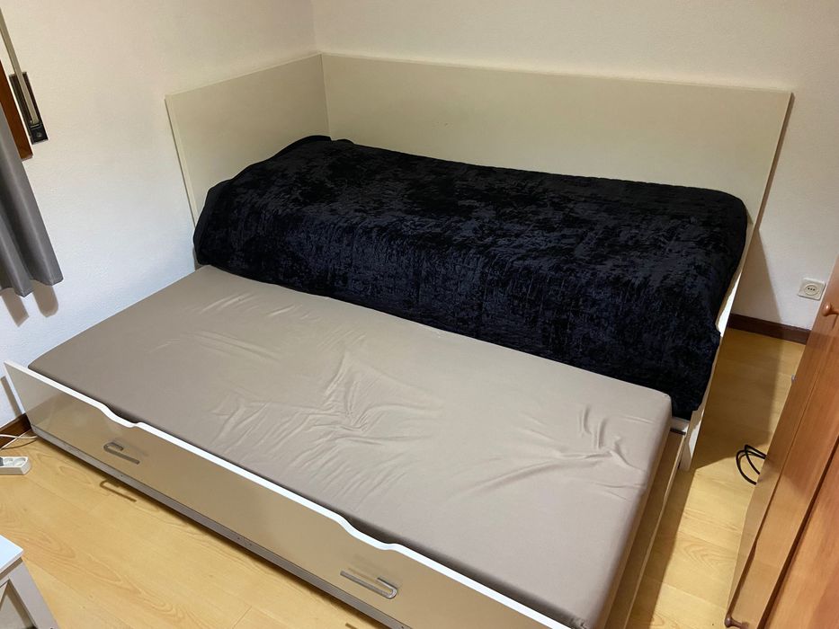Cama de solteiro dupla (gavetão) + 2 Estrados + 2 Colchões – 200 cm x 97 cm