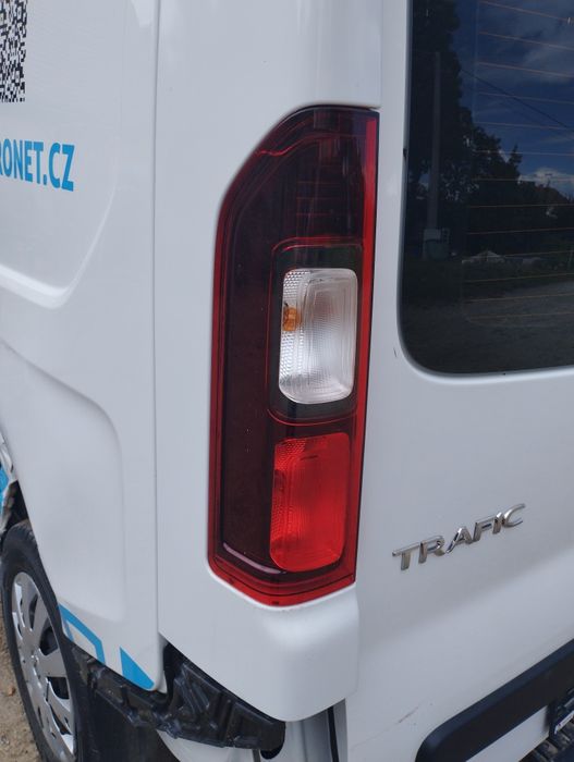 Renault trafic 3 lII lampy tył lewa prawa