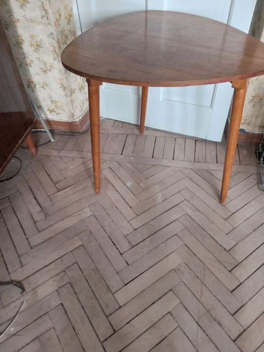 Продаю деревянную мебель ГДР на.ножках