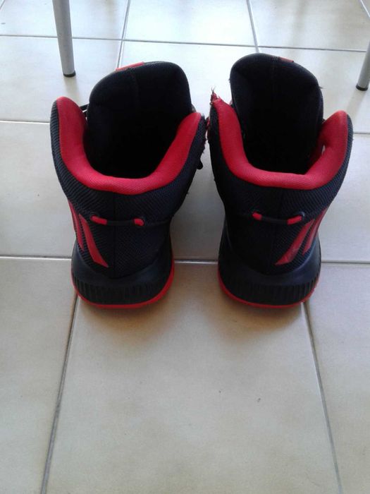 Sapatilhas de basquetebol de cano alto Adidas, como NOVAS!