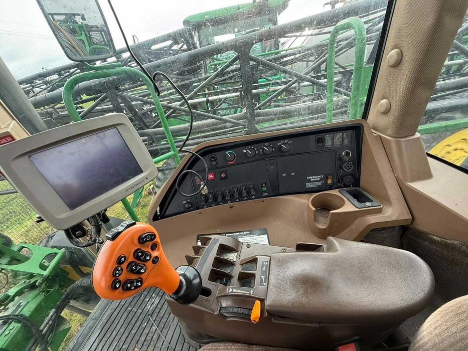 самохідний оприскувач John Deere 4730