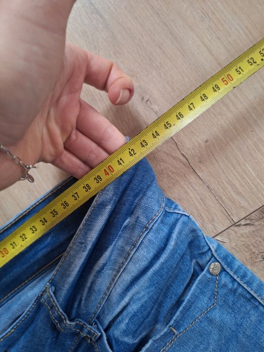 Krotkie spodenki rybaczki damskie za kolano