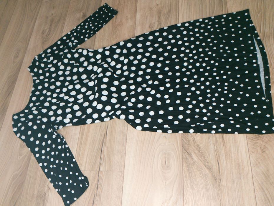 Sukienka czarna w kropki