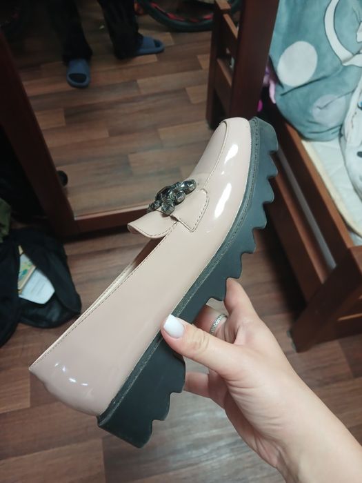 ласковые бежевые лоферы