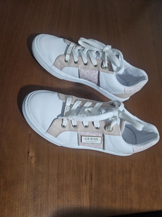 Tenis de marca Guess