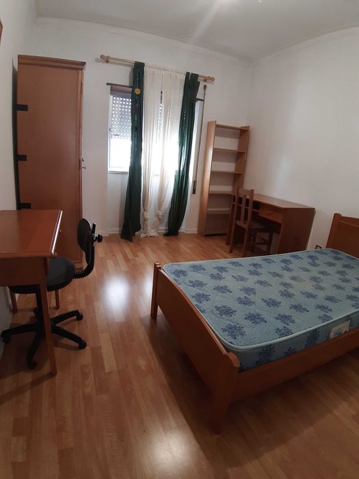 INVESTIDORES! Apartamento T4 a 100m da Universidade da Covilhã