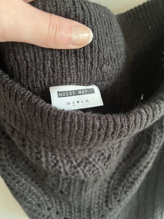 Sweter czarny noisy may cold shoulder