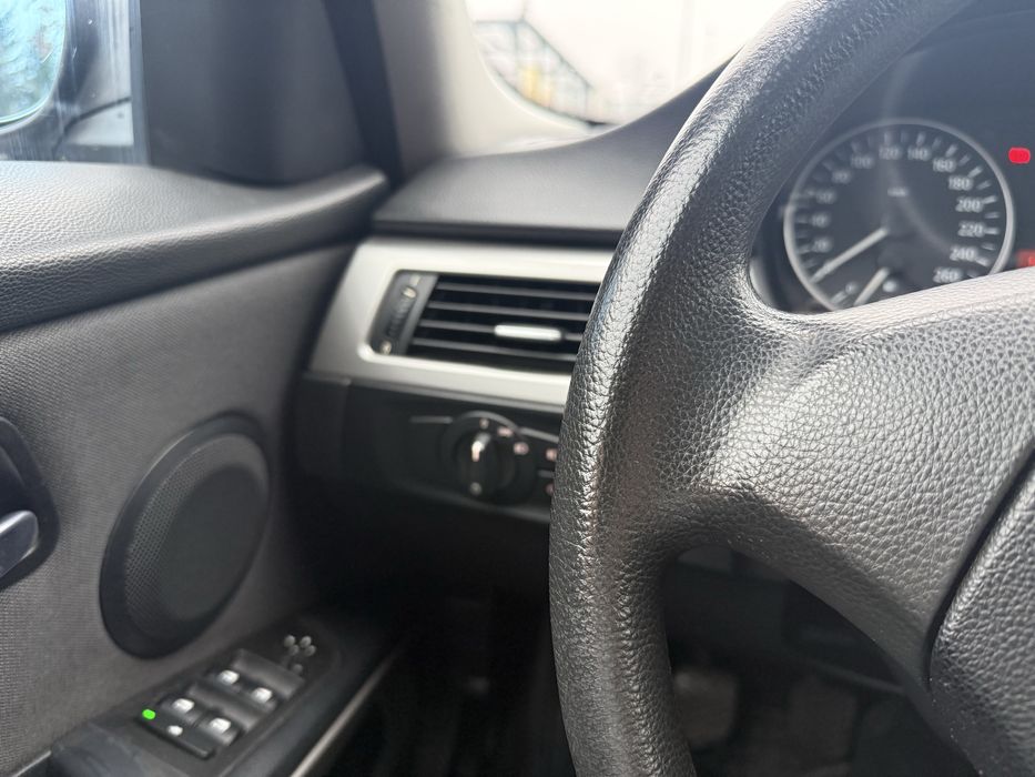 BMW E90 318i NISKI PRZEBIEG! Serwisowana!