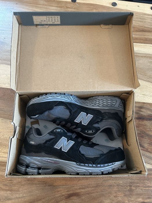 new balance 2002r 42