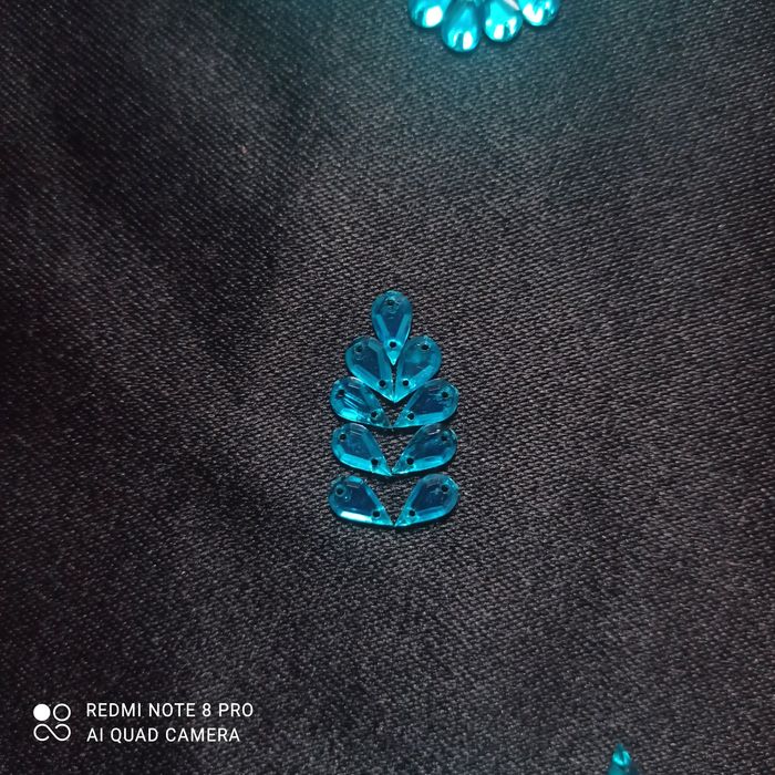 Створюй особливе. Стрази,кристали, камінчики