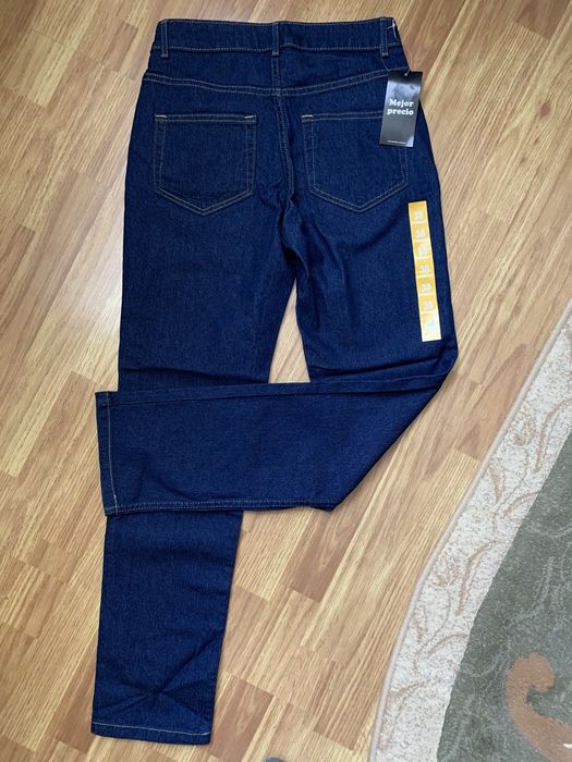 Новые женские джинсы.