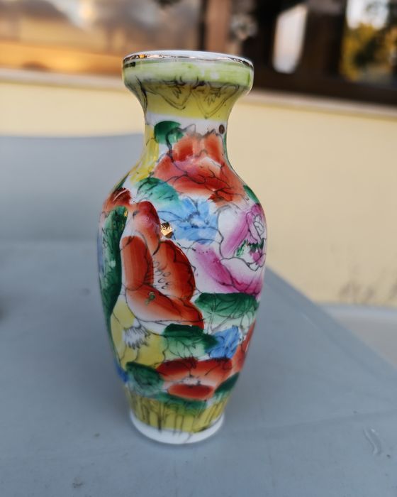 Peças antigas de porcelana