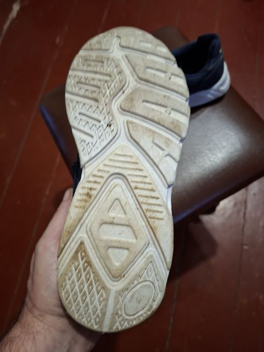 Продам кросівки виробництва німетчина бувші у вжитку