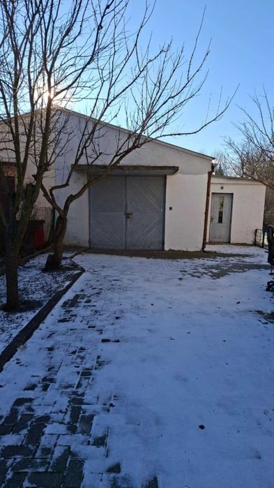 Dom piętrowy w dobrej okolicy