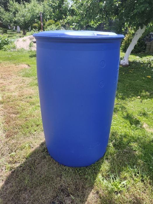 Solidne beczki plastikowe,200l,
