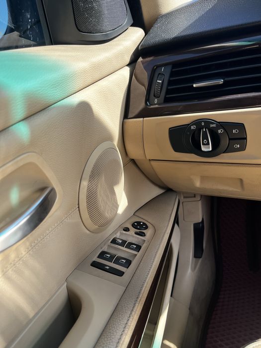 Автомобіль BMW 320i e90 рестайлінг