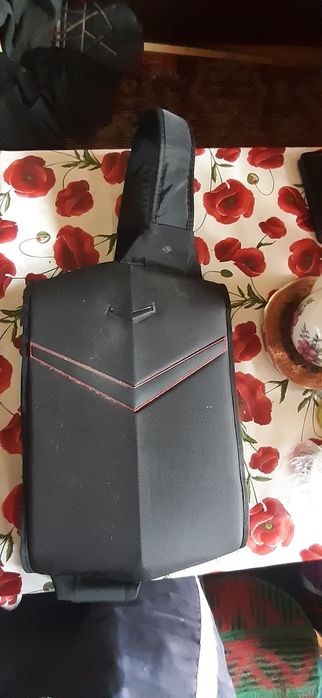 Планшет - сумка для ноутбука новый с тремя отделами  одной лямкой на.