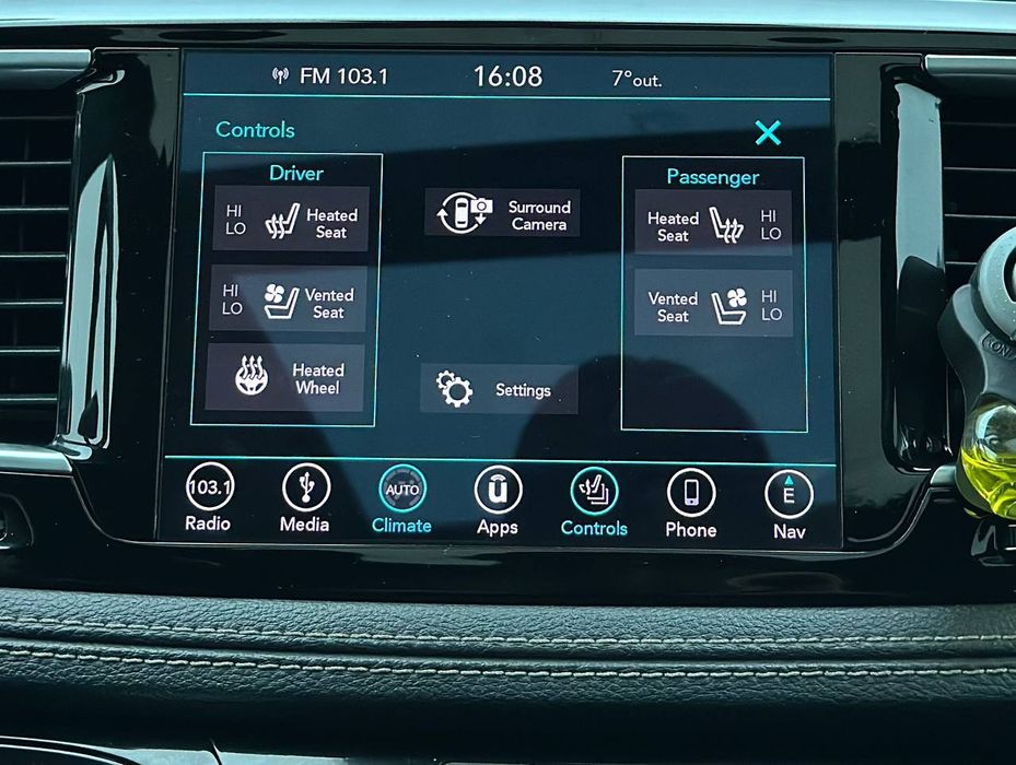 Chrysler Pacifica 2019 року, 3.6 гібрид, автомат, передній привід,233т