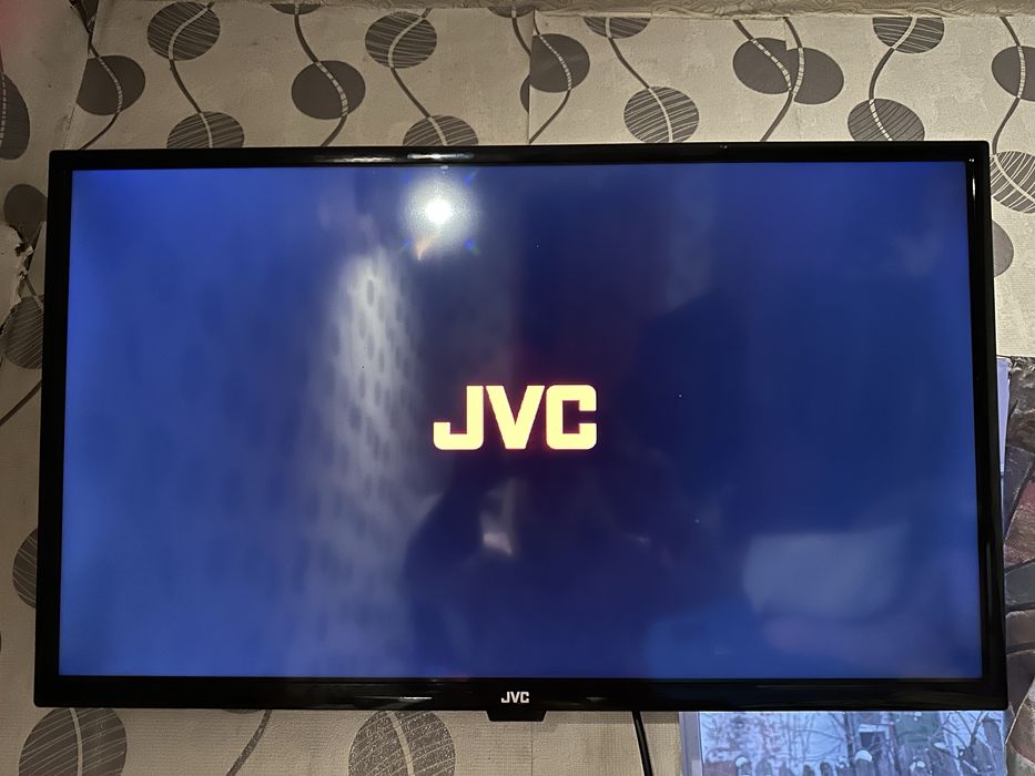 Телевізор JVC діагональ 32