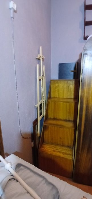 Cama de Solteiro elevada.
