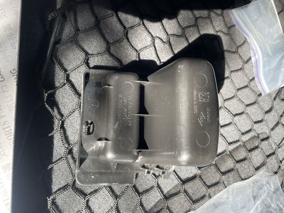 полочка вставка в центральну консоль PEUGEOT 3008