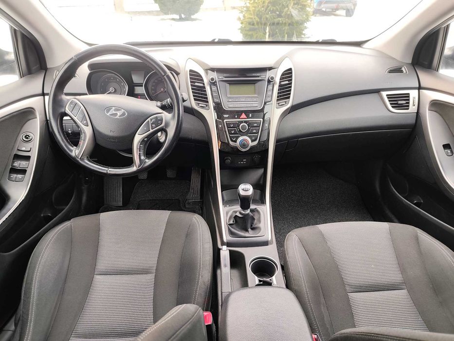 hyundai i30 combi- 9.2015- 1.6b-DOHC-88kw- 105000km-lekko uszkodzony-