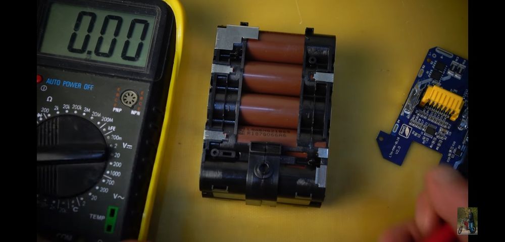 Скид, прошивка заблокованих акумуляторів Makita будь-яких версій, пере