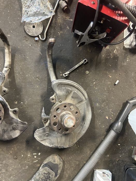 Поворотные кулаки Мерседес w 211 в сборе