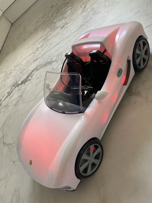 Rainbow High, samochód zmieniający kolor