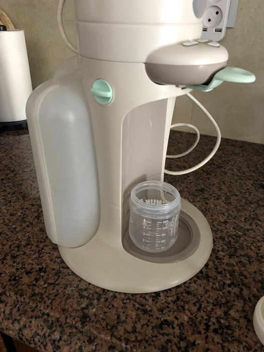 Maquina de preparar biberões marca Beaba