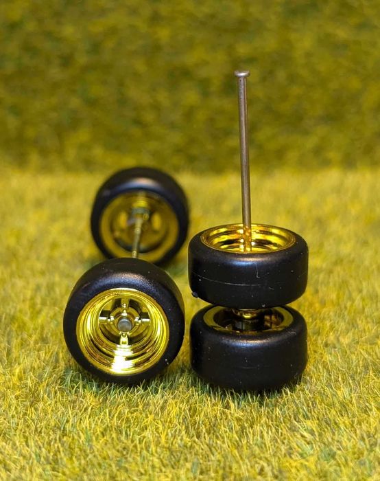 Hot Wheels gumowe koła chrom złoto model G7