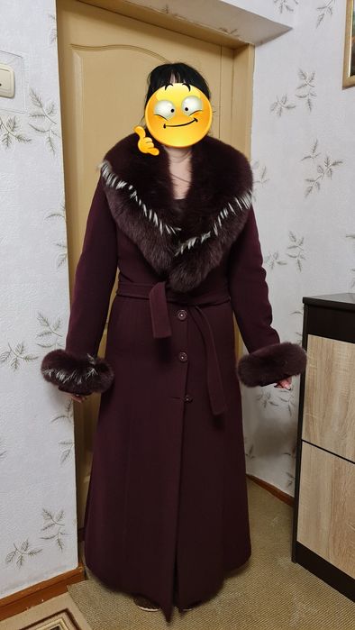 Продам кашемировое пальто с мехом песца