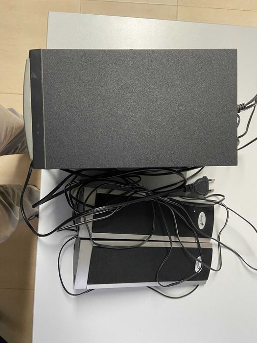 Genius Speakers with Minimal Use64729595888387121