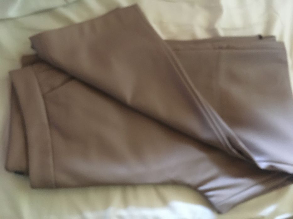 Calcas em pele sintetica rosa