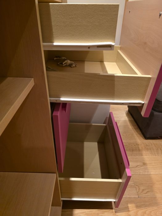 Móvel de quarto / cómoda com armário e gavetas – excelente arrumação