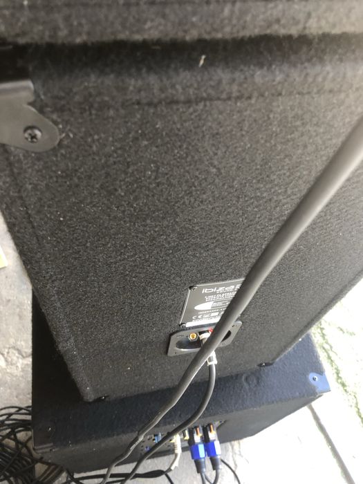 Sistema de som colunas de palco dj e banda