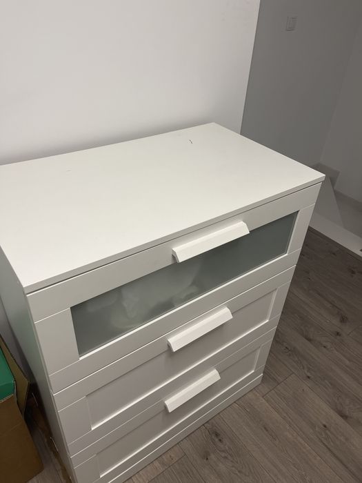 Movel branco ikea com algumas imperfeiçoes