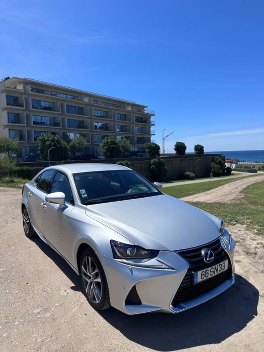 Vende se carro Lexus modelo 300h, otimo estado, hibrido com 105.000 km.Porto