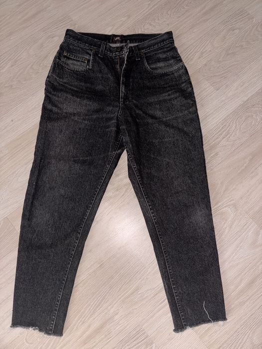 Чоловічі джинси , чорного кольору , в нарному стані