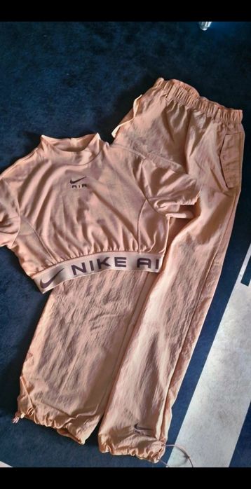 Piękny komplet Nike spodnie+top Polecam