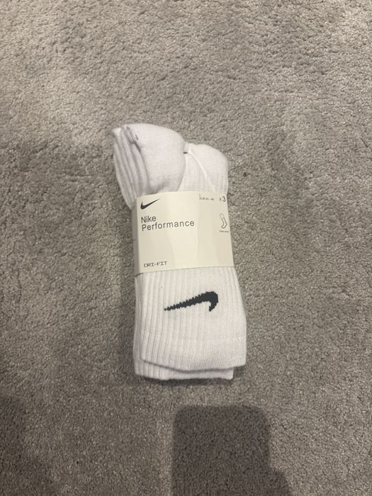Białe skarpetki nike rozmiar 42-46